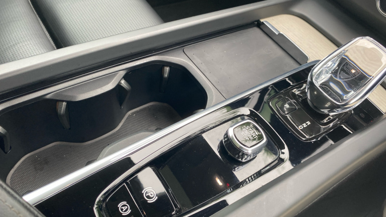 Volvo Xc60 2.0 T8 455 RC PHEV Inscription Pro 5dr AWD Auto Estate